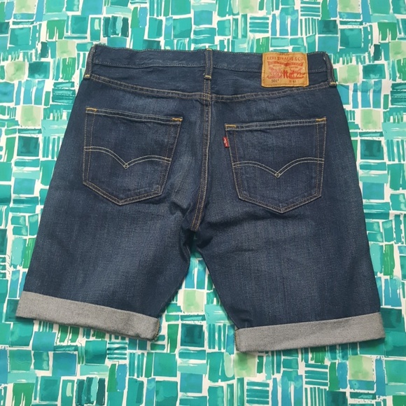 LEVI'S  CUTT-OFF SHORTS - Picture 2 of 6